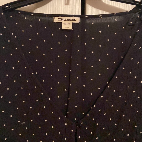 super cute Billabong button flowy top - Picture 2 of 4